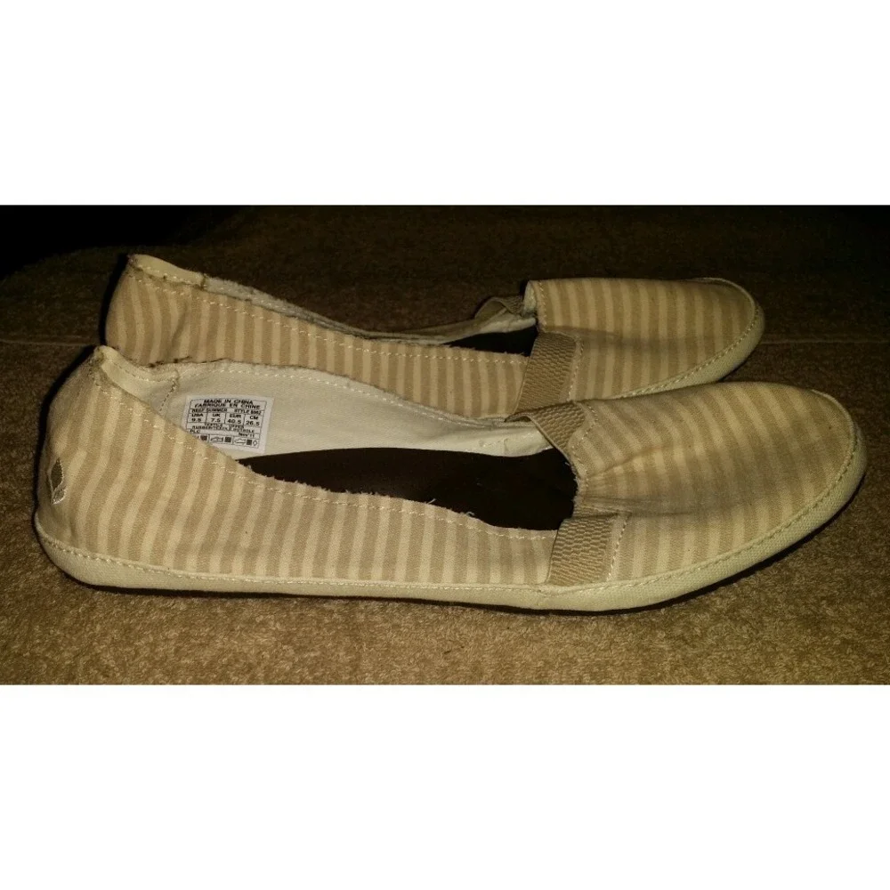 Womans 9.5 m‎ beige striped shoes sperry Slip On Canvas